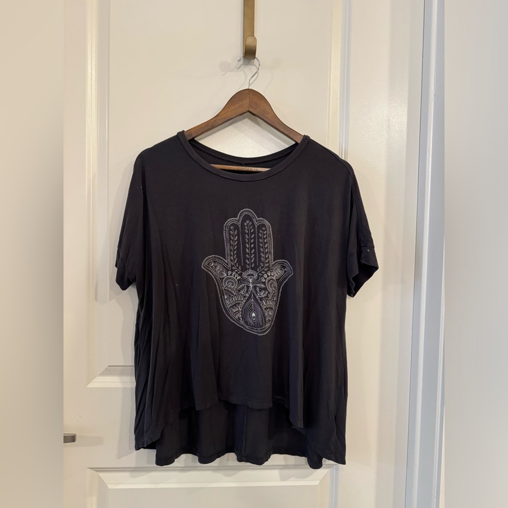 American Eagle AEO Soft & Sexy Hamsa Hand Graphic Tee Shirt High Low Hem Boho